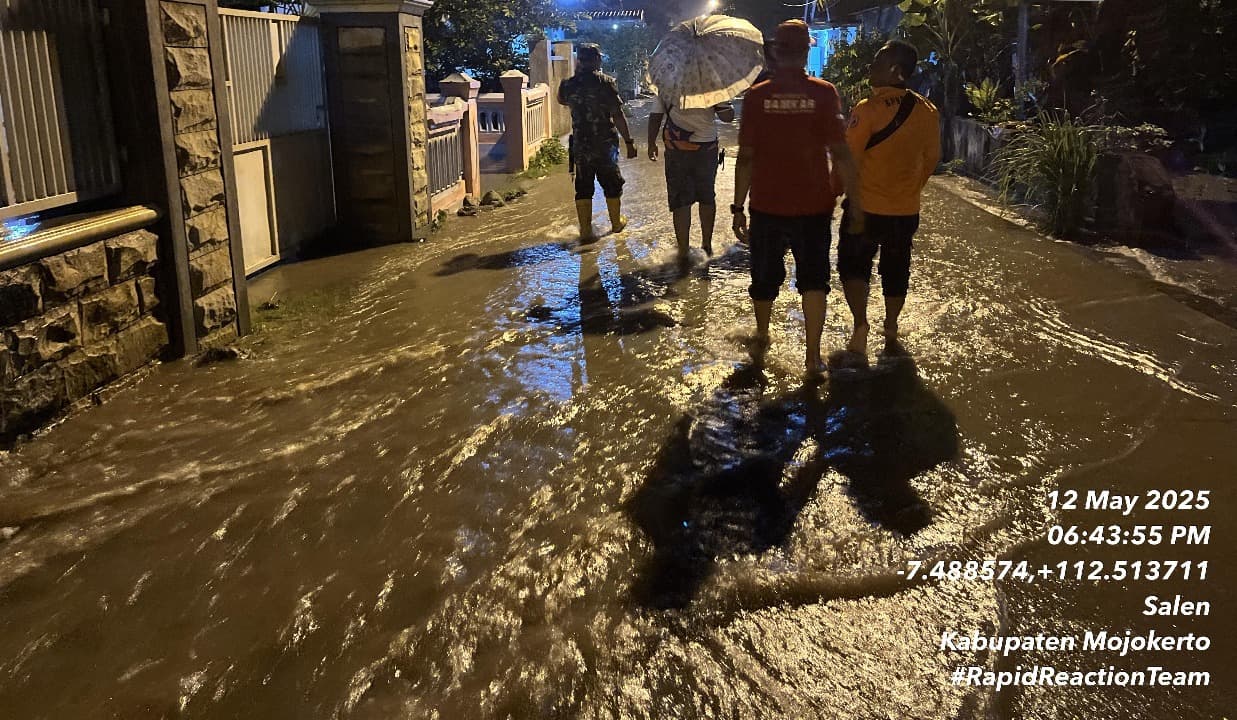 Tanggul Sungai Ngrayung Mojokerto Jebol, Jalan dan Sawah Terendam Air
