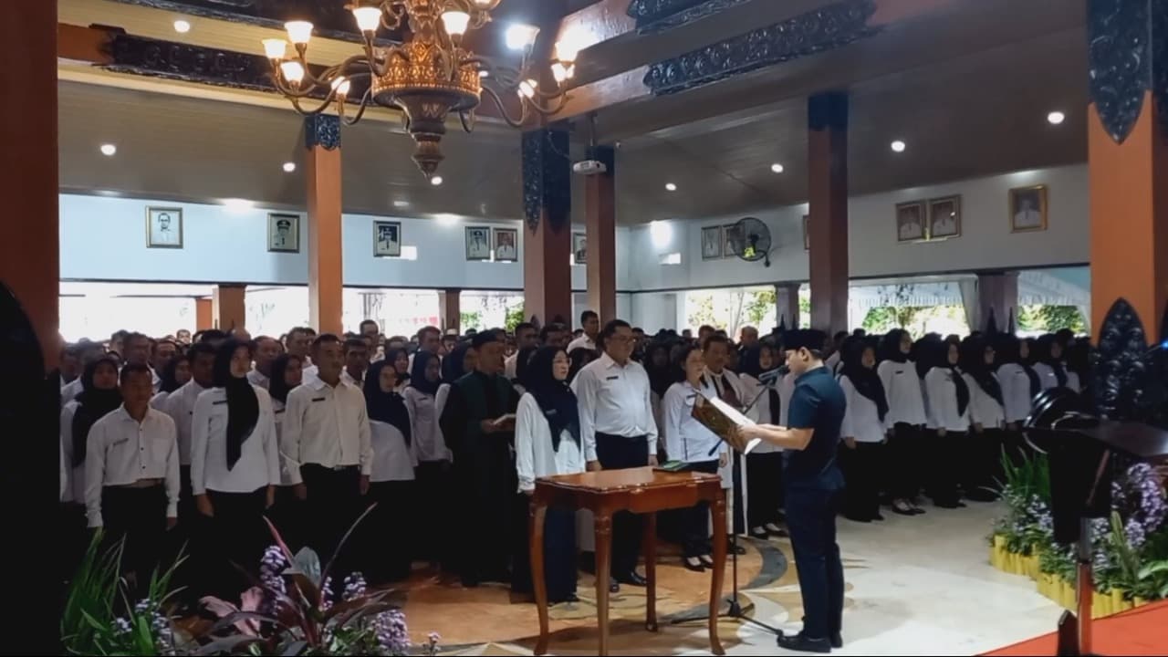 Bupati Trenggalek Lantik 992 CASN dan PPPK untuk Perkuat Pelayanan Publik