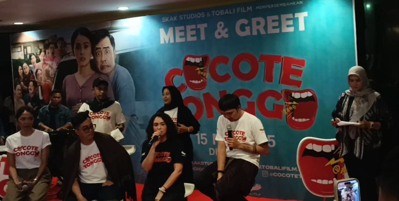 Pemeran Film Cocote Tonggo Sapa Penonton di Kediri