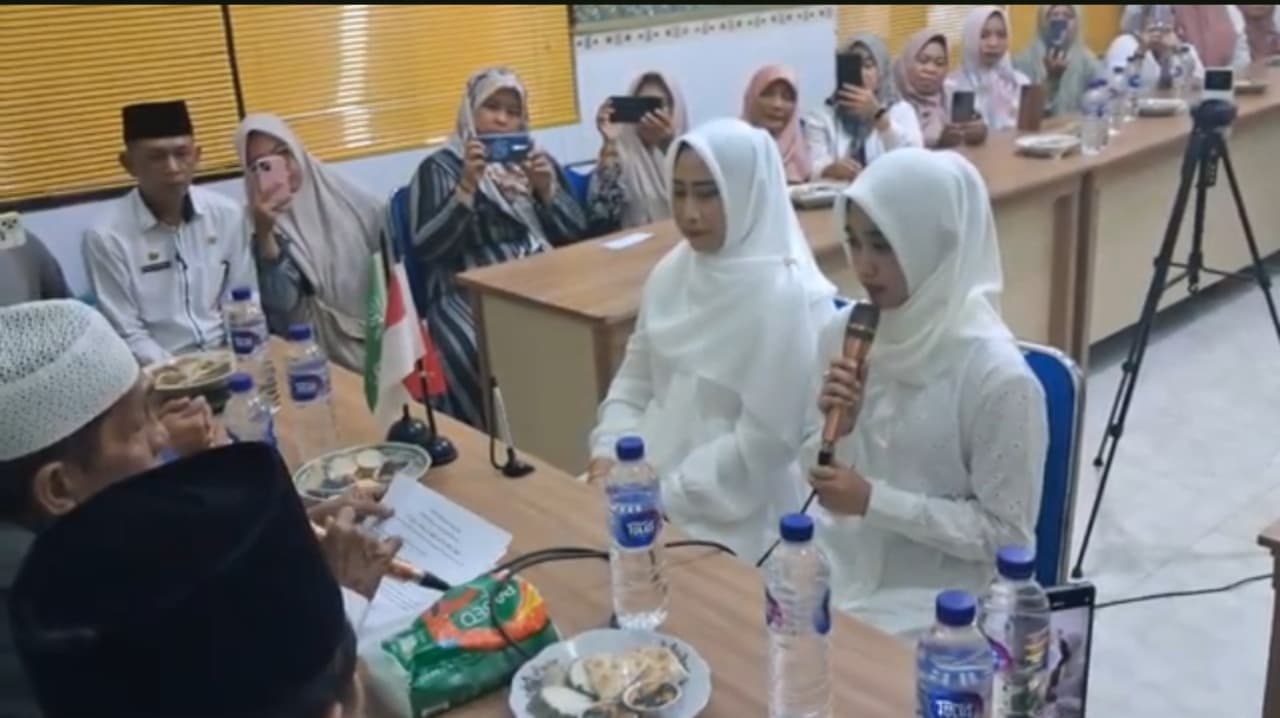 Ucapkan Syahadat dengan Diiringi Turunnya Hujan, Dua Warga Sampang Resmi Masuk Islam