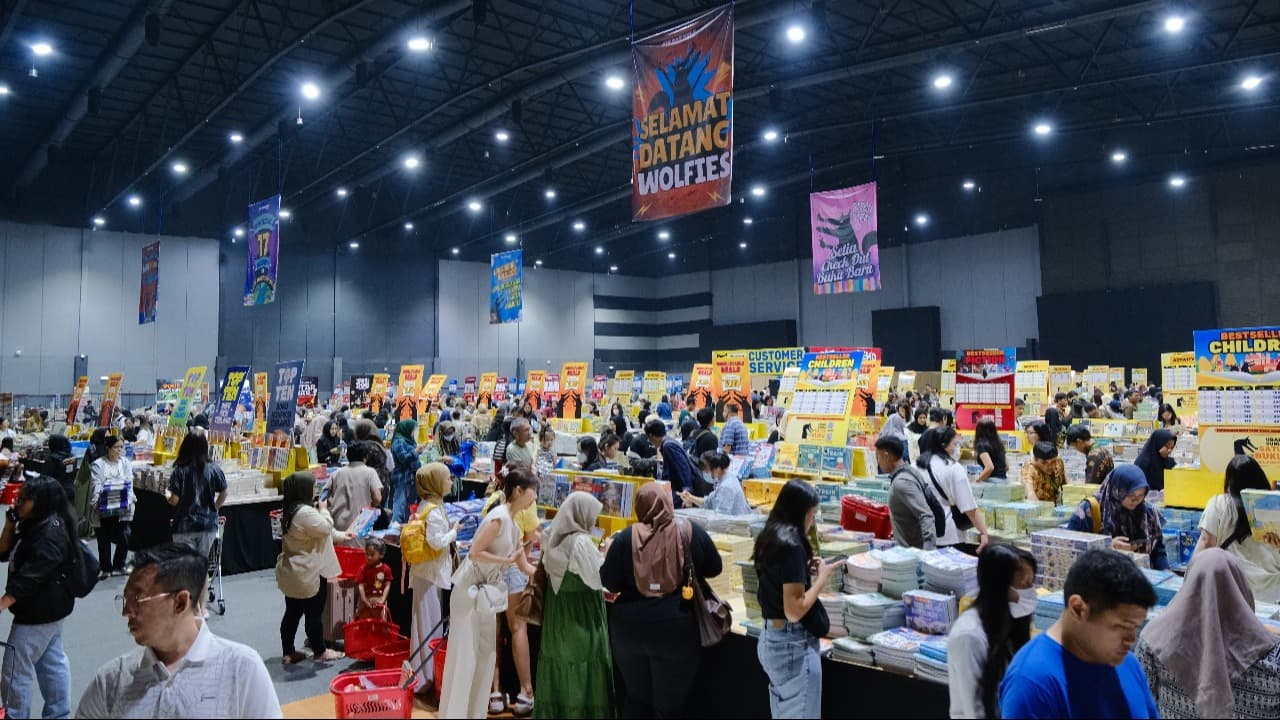 Hari ke-8, Ribuan Orang Padati Festival Buku Big Bad Wolf 2025 di Surabaya