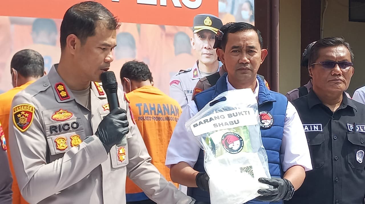 Satresnarkoba Polres Probolinggo Kota Gagalkan Pengiriman 1 Kg Sabu, 3 Tersangka Ditangkap