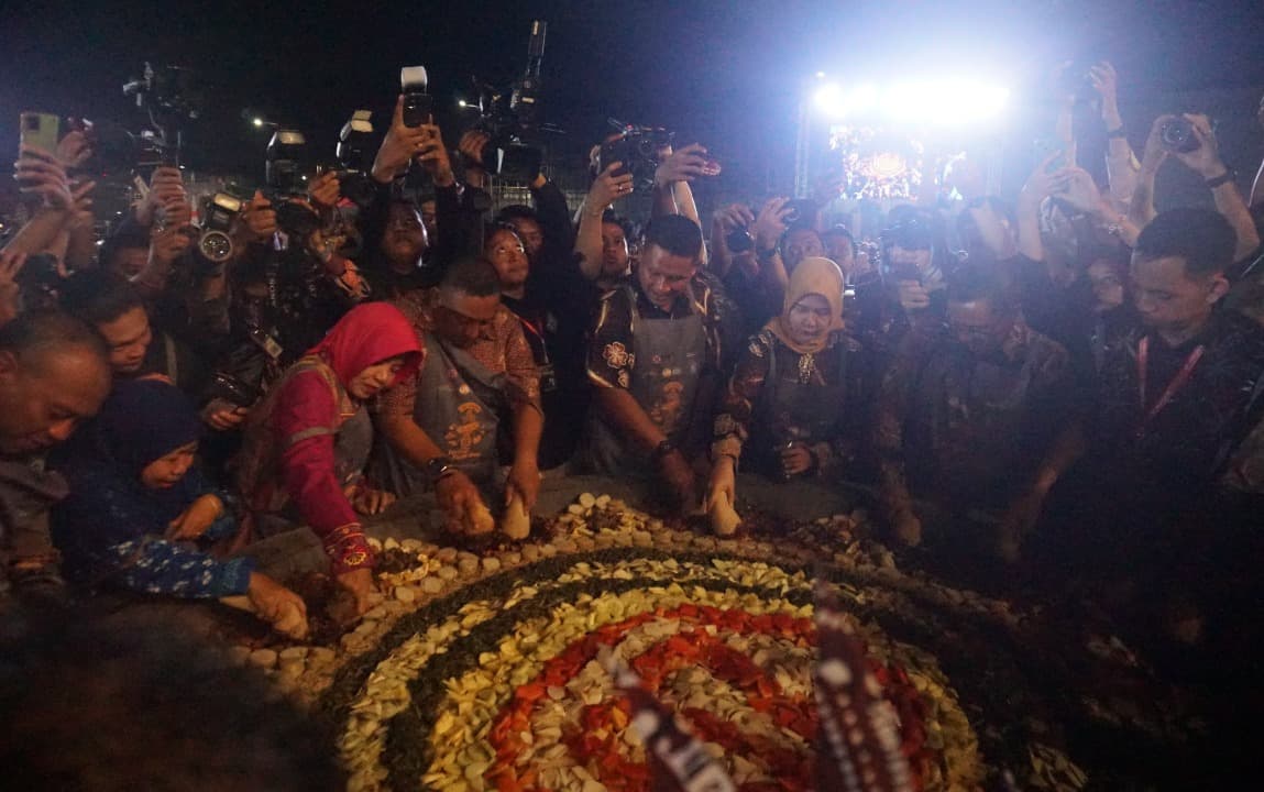 Festival Rujak Uleg 2025: Rayakan Kuliner, Budaya, dan Semangat Gotong Royong di Surabaya