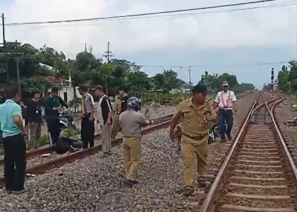 KA Malioboro Ekspres Tabrak 7 Motor di Magetan, 4 Orang Tewas