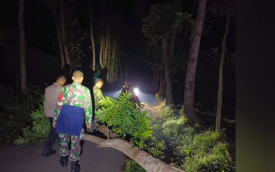 Salah Paham Berujung Petaka: Rumah Dibakar, TNI Disandera!