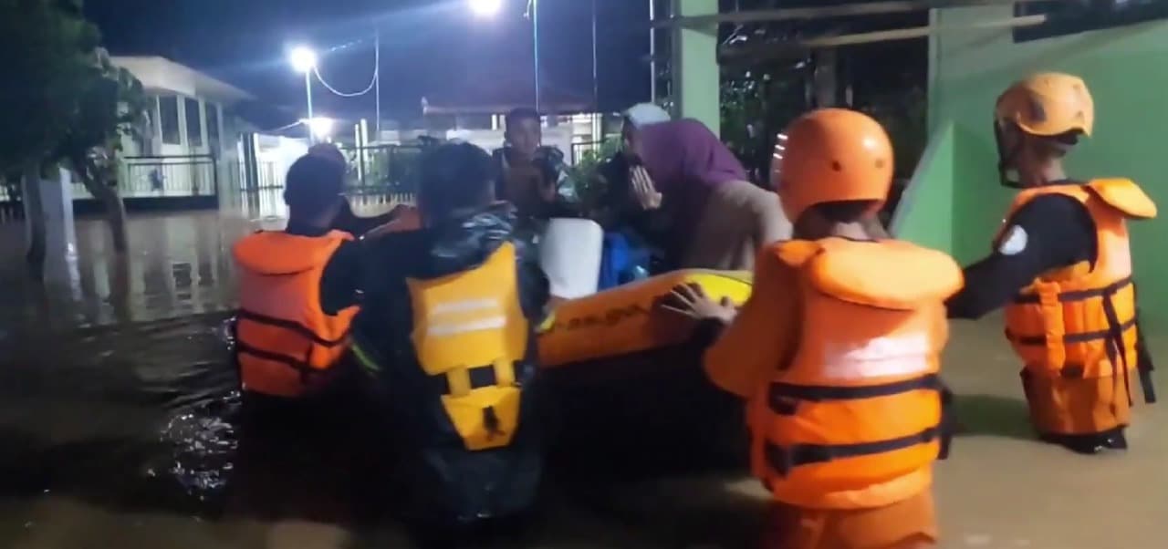 Empat Kecamatan di Trenggalek Dilanda Banjir, Warga Dievakuasi
