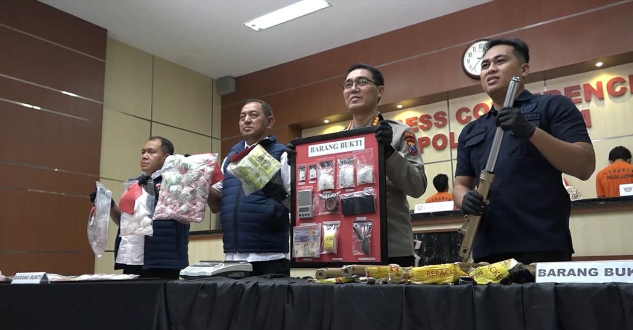 Polda Jatim Bongkar Jaringan Narkoba Malaysia, Amankan 9 Kg Sabtu dan Ribuan Ekstasi