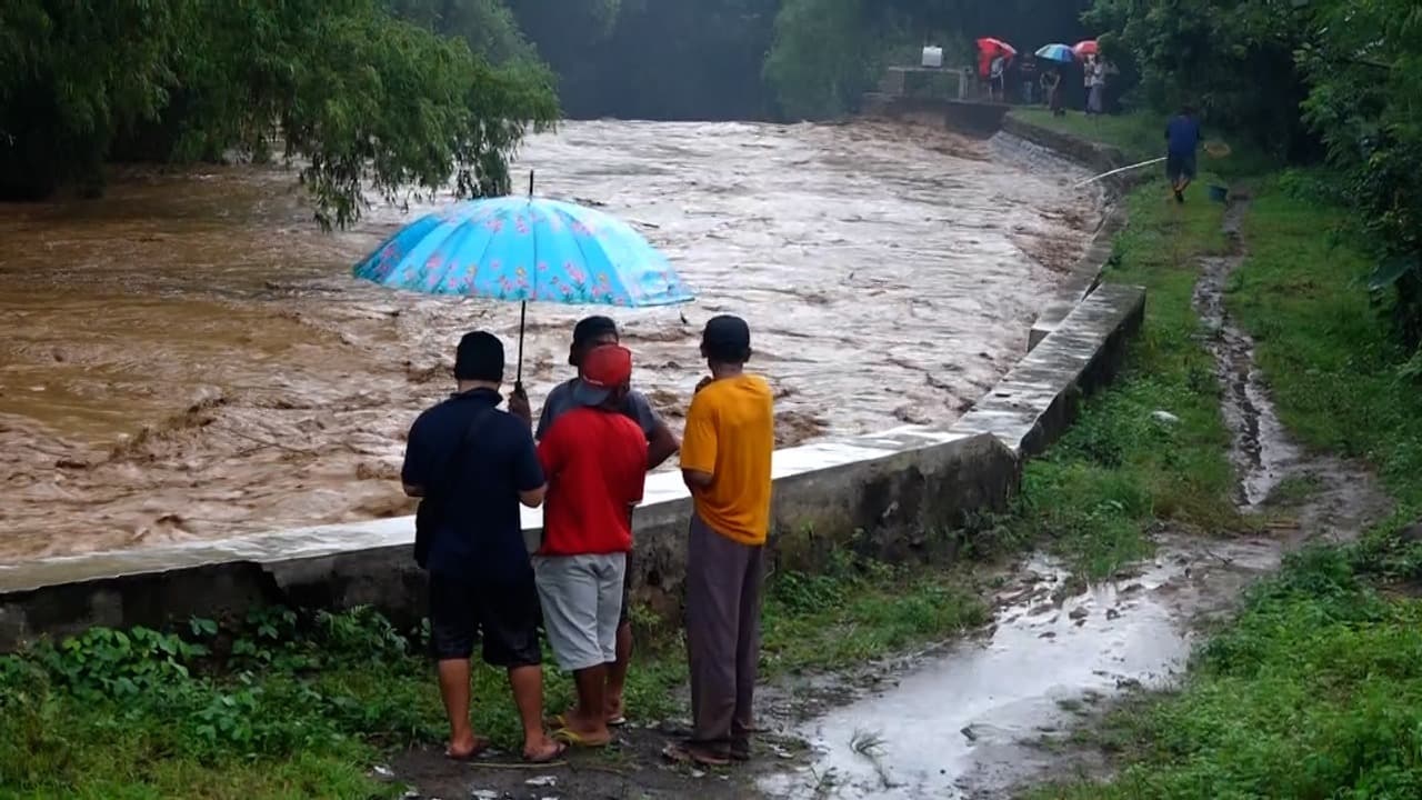 Longsor dan Banjir Bandang Terjang Kecamatan Mojo, Kediri, Pencarian Korban Masih Dilanjutkan