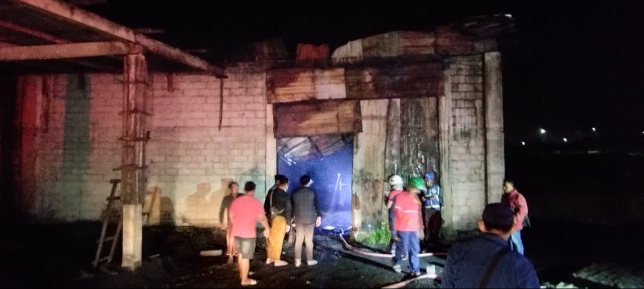 Gudang Produksi Daur Ulang Oli Bekas di Mojokerto Terbakar