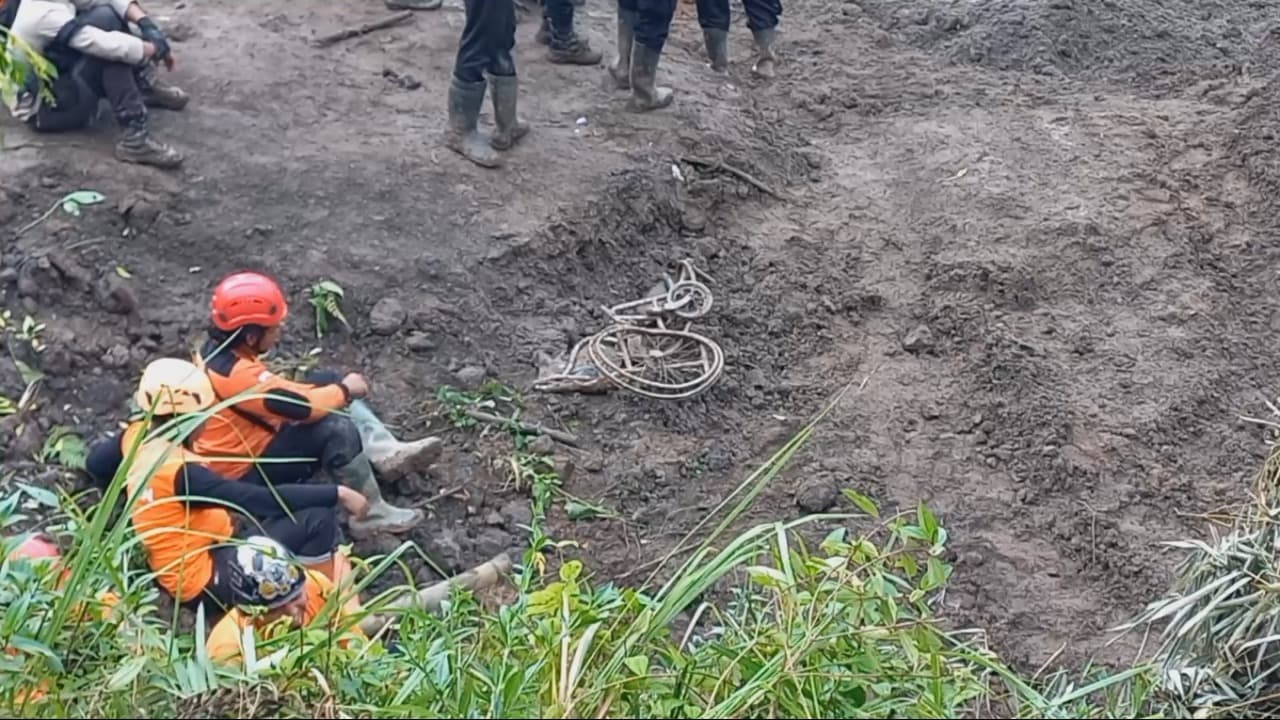 4 Korban Masih Hilang, Tim SAR Datangkan Saksi Kunci dalam Pencarian Korban Longsor