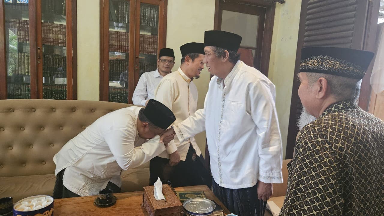 Presiden PKS Sowan ke Gus Baha dan Kiai Sepuh NU di Rembang