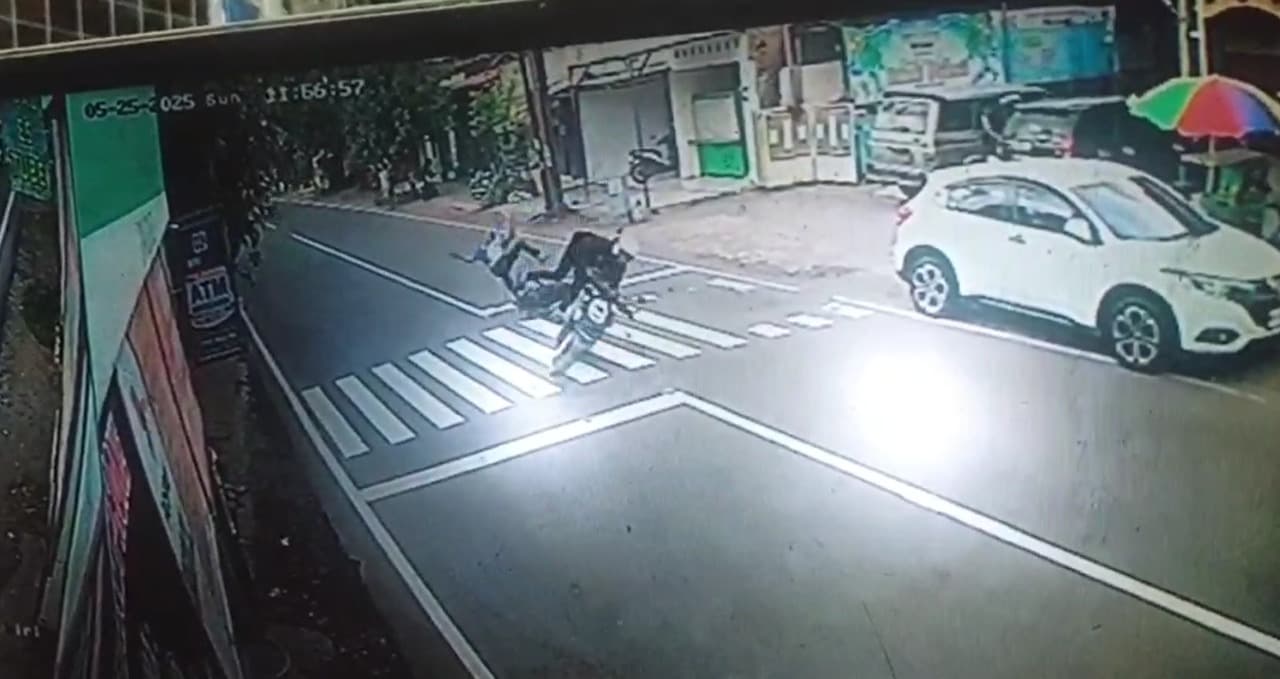 Tabrak Motor Nyeberang, Tiga Motor Alami Kecelakaan Beruntun di Nganjuk