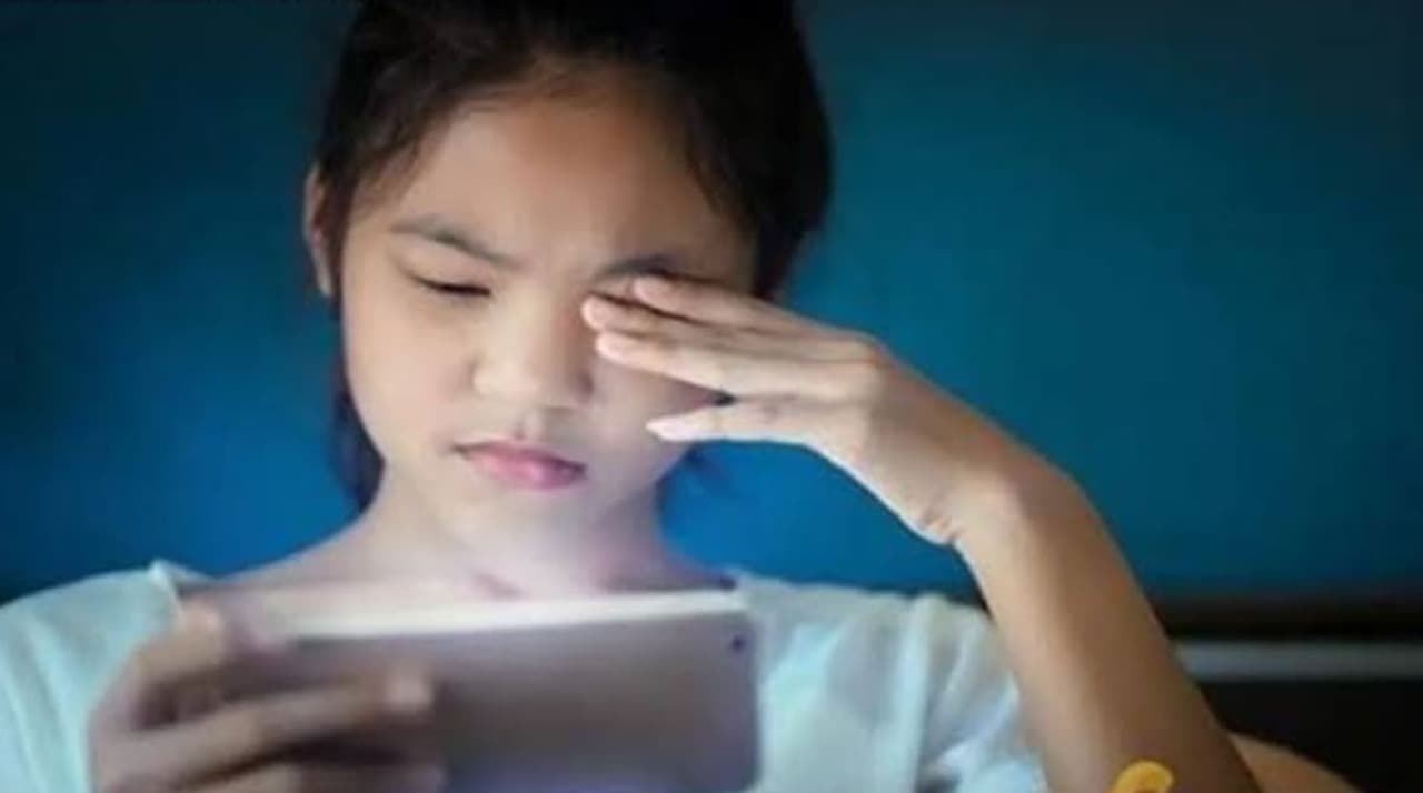 Bahaya Radiasi dan Kecanduan Handphone, Ancaman Nyata Bagi Kesehatan