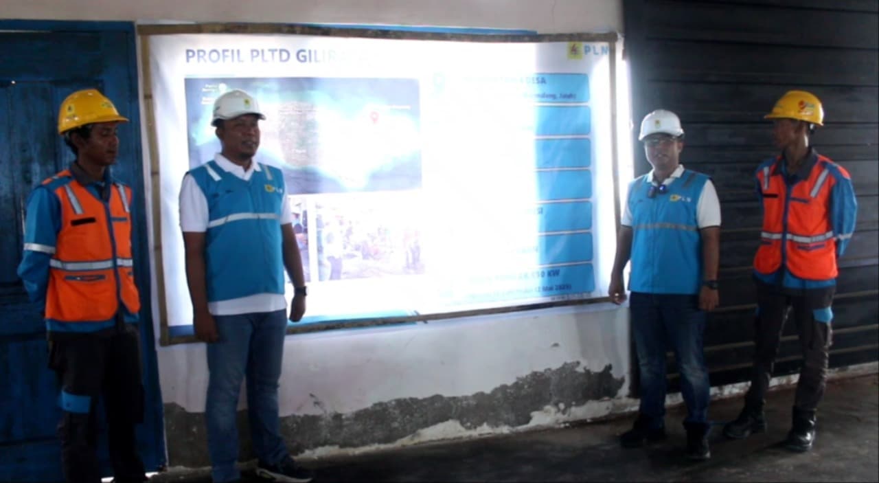 PLN UP3 Madura Mengalirkan Listrik 12 Jam di Pulau Gili Raja Sumenep