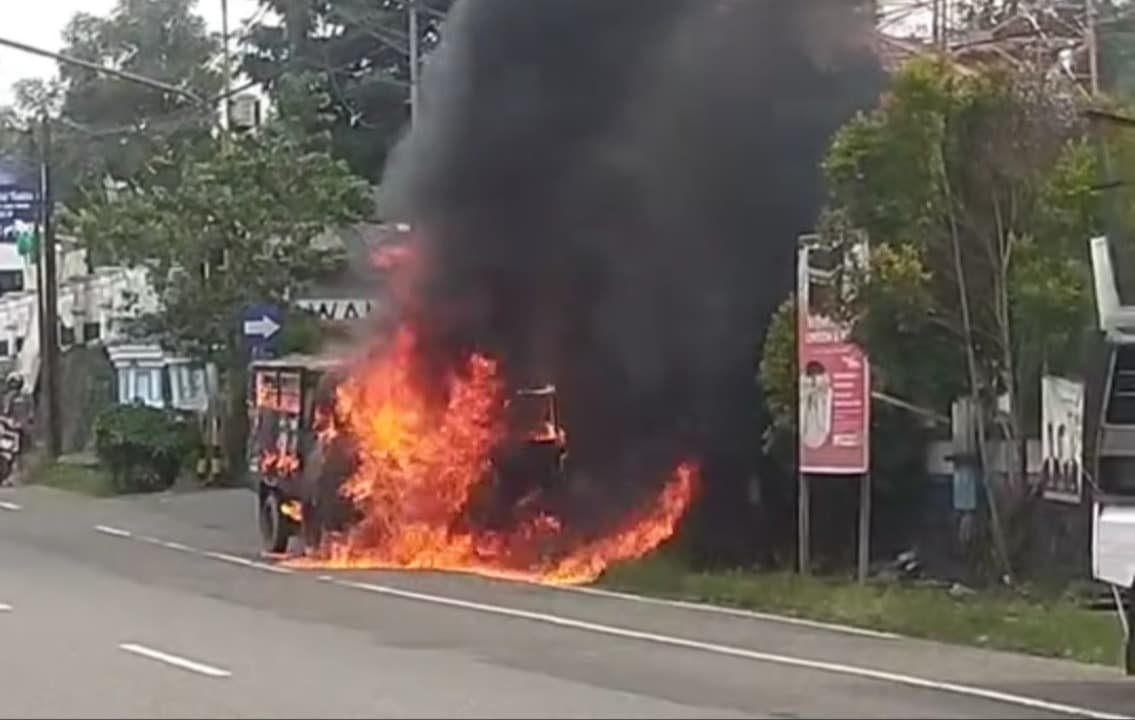 Korsleting Listrik, Mobil Pick Up Terbakar Kerugian Capai Rp 35 Juta