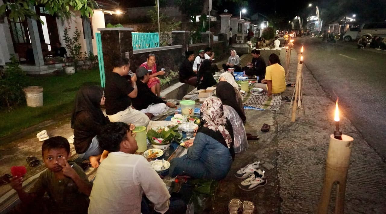 Ribuan Orang Ramaikan Tumpeng Sewu Desa Adat Kemiren Banyuwangi