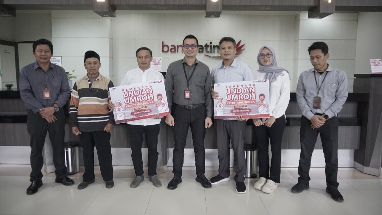 Dua Warga Pacitan Raih Hadiah Umrah dari Program KMG Bank Jatim
