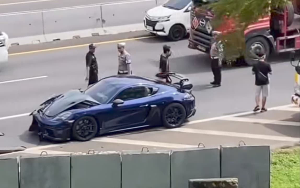 Porsche Tabrak Toyota Rush di Tol Sidoarjo, 7 Orang Terluka
