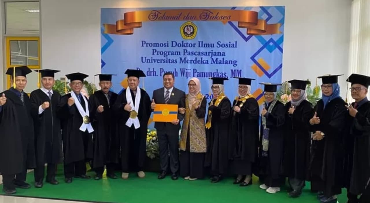 Ulas Politik Identitas, Puguh Wiji Pamungkas Raih Gelar Doktor dengan Predikat Cumlaude