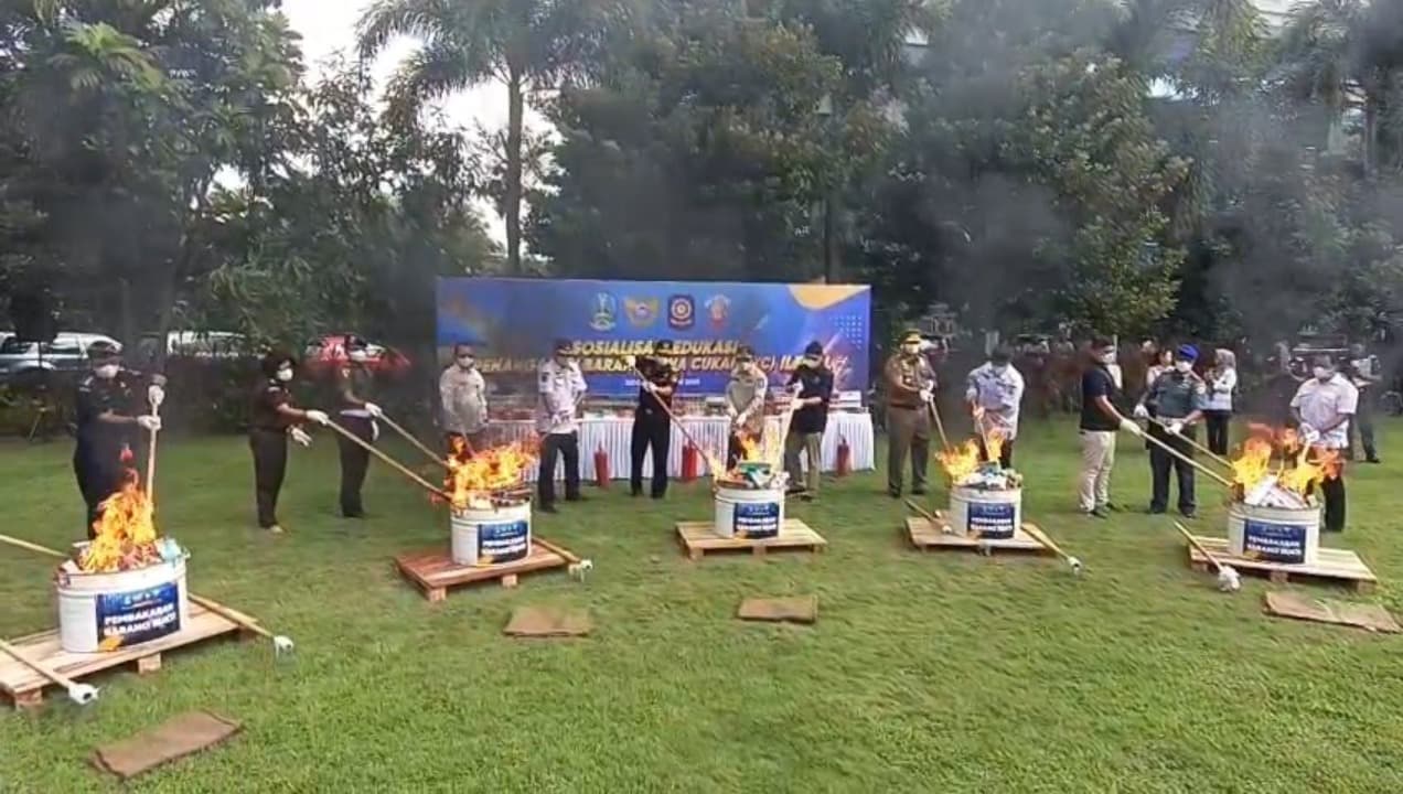 Pemprov Jatim Musnahkan 12 Juta Batang Rokok Ilegal Senilai Rp 17 Miliar