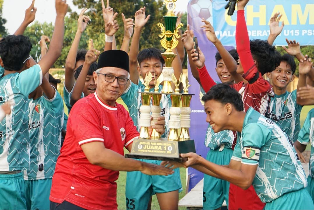 Gus Qowim : Jangan Cepat Puas Walaupun Juara Piala Soeratin Kota Kediri