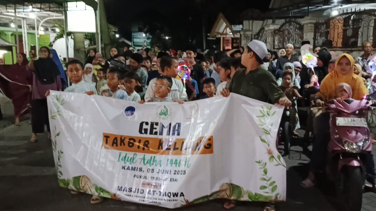 Sambut Idul Adha, Warga Taman Pondok Legi Sidoarjo Gelar Takbir Keliling