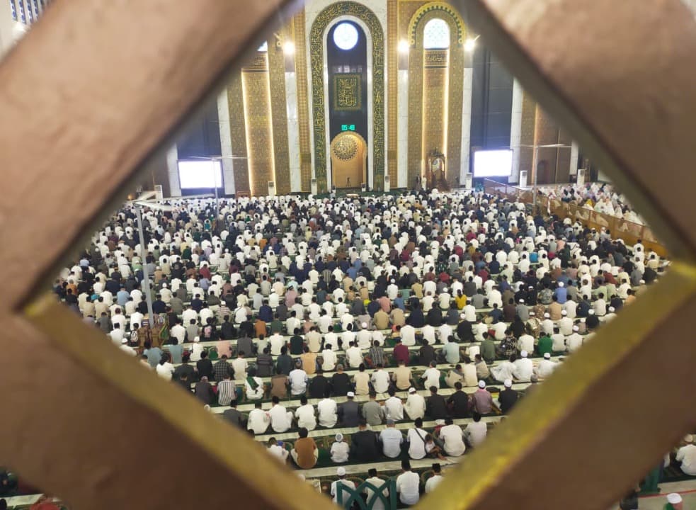 40 Ribu Jemaah Ikuti Salat Idul Adha di Masjid Al Akbar Surabaya
