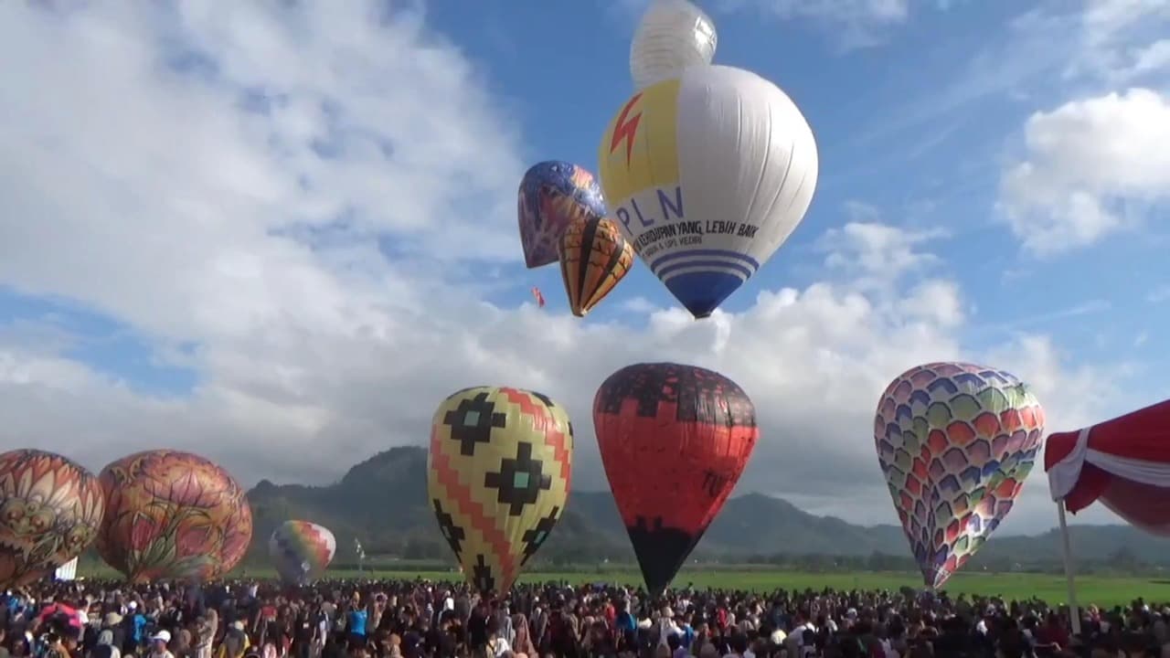 Gerakkan Ekonomi Masyarakat, Stafsus Menteri UMKM Dorong Festival Balon Di Tulungagung Jadi Agenda Berkala