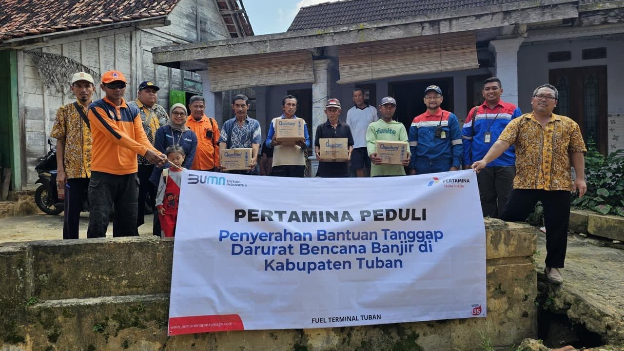 Pertamina FT Tuban Bantu 100 Kompor Pulihkan Dampak Banjir di Desa Sidomukti