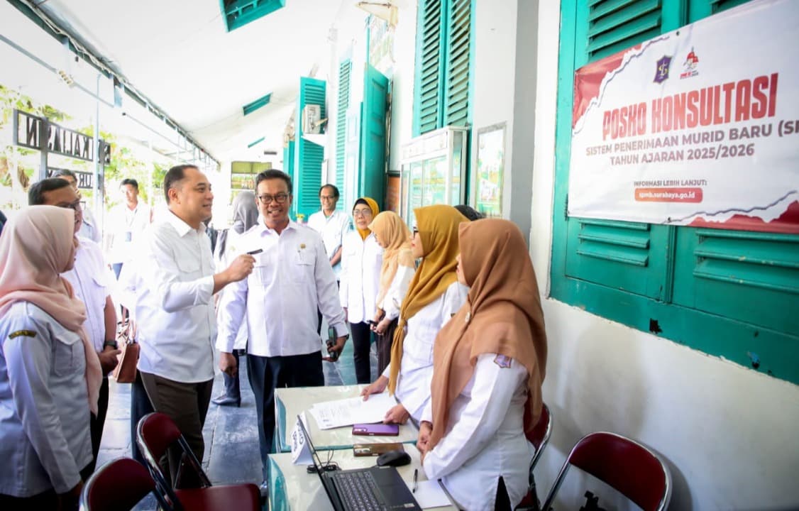 Tinjau Posko SPMB, Wali Kota Eri Pastikan Transparan dan Tak Ada Antrean