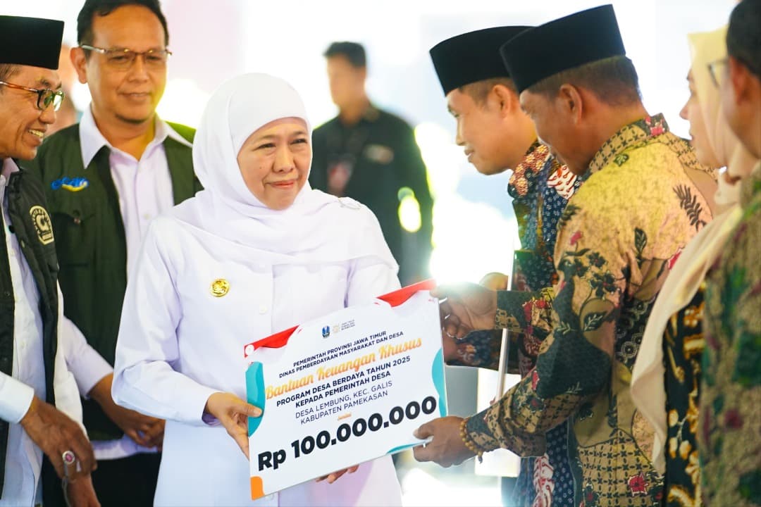 Perkuat Perlindungan Sosial, Gubernur Khofifah Salurkan Bantuan Rp6,37 Miliar di Kabupaten Pamekasan