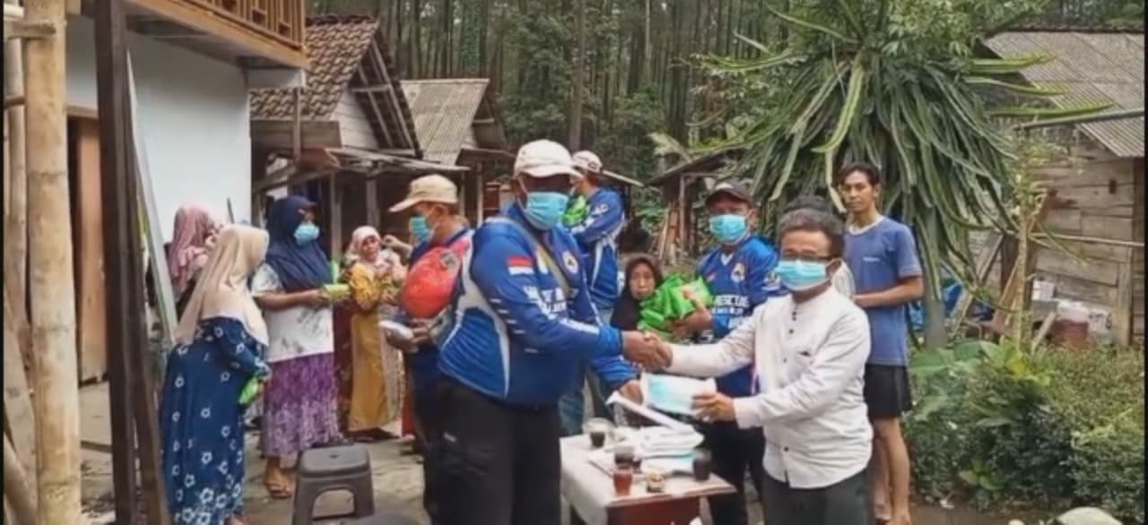 Desa-Desa di Jember Dikepung Abu Vulkanik, Relawan Turun Tangan