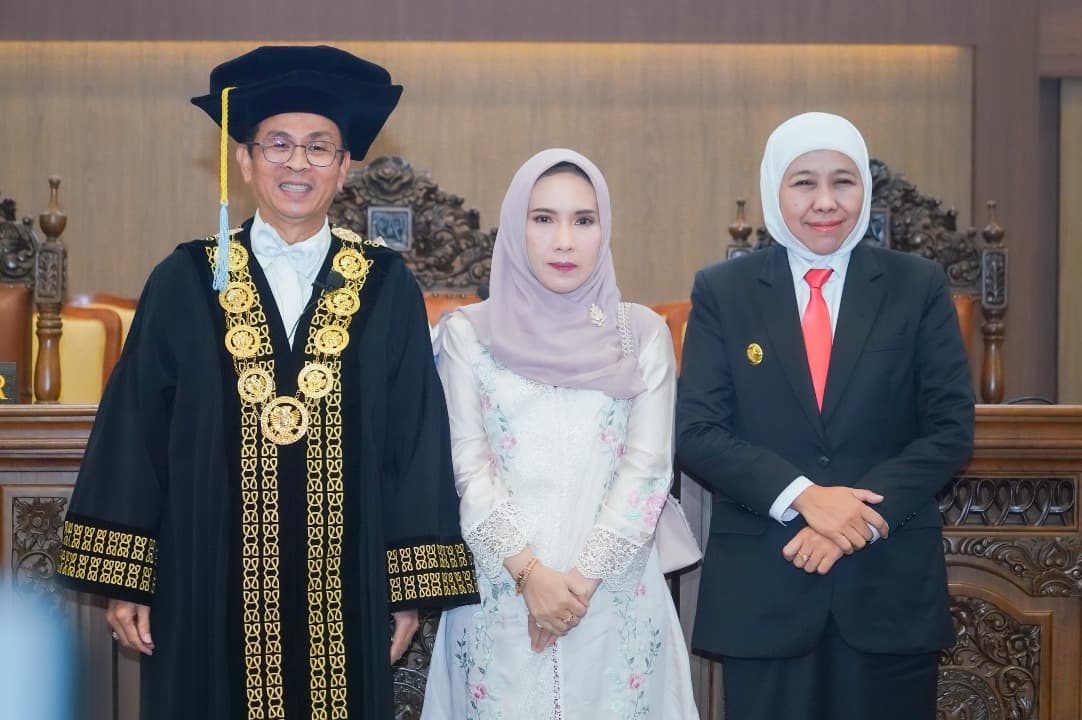 Hadiri Pelantikan Rektor Prof Madyan, Gubernur Khofifah Optimis Unair Jadi Kampus Berdampak Global