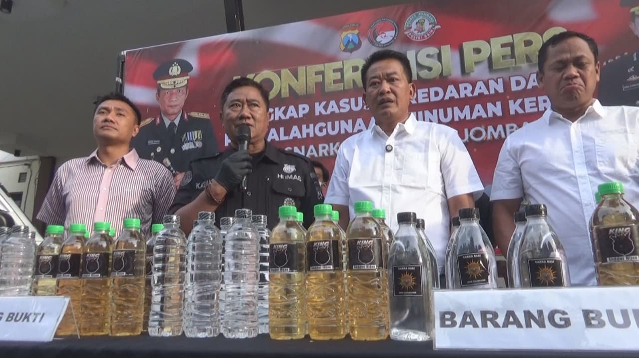 Polres Jombang Gagalkan Peredaran Ribuan Botol Arak Bali, Tiga Orang Diamankan