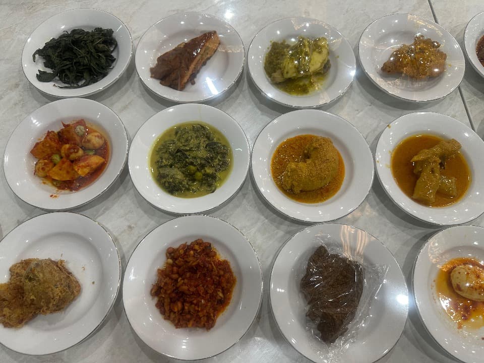 Rajo-Rajo Ramaikan Bisnis Rumah Makan Padang di Surabaya