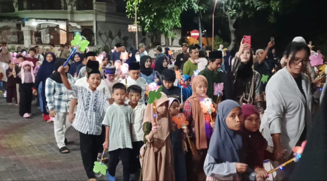 Sambut Tahun Baru Islam, Warga Taman Pondok Legi Sidoarjo Gelar Pawai Obor
