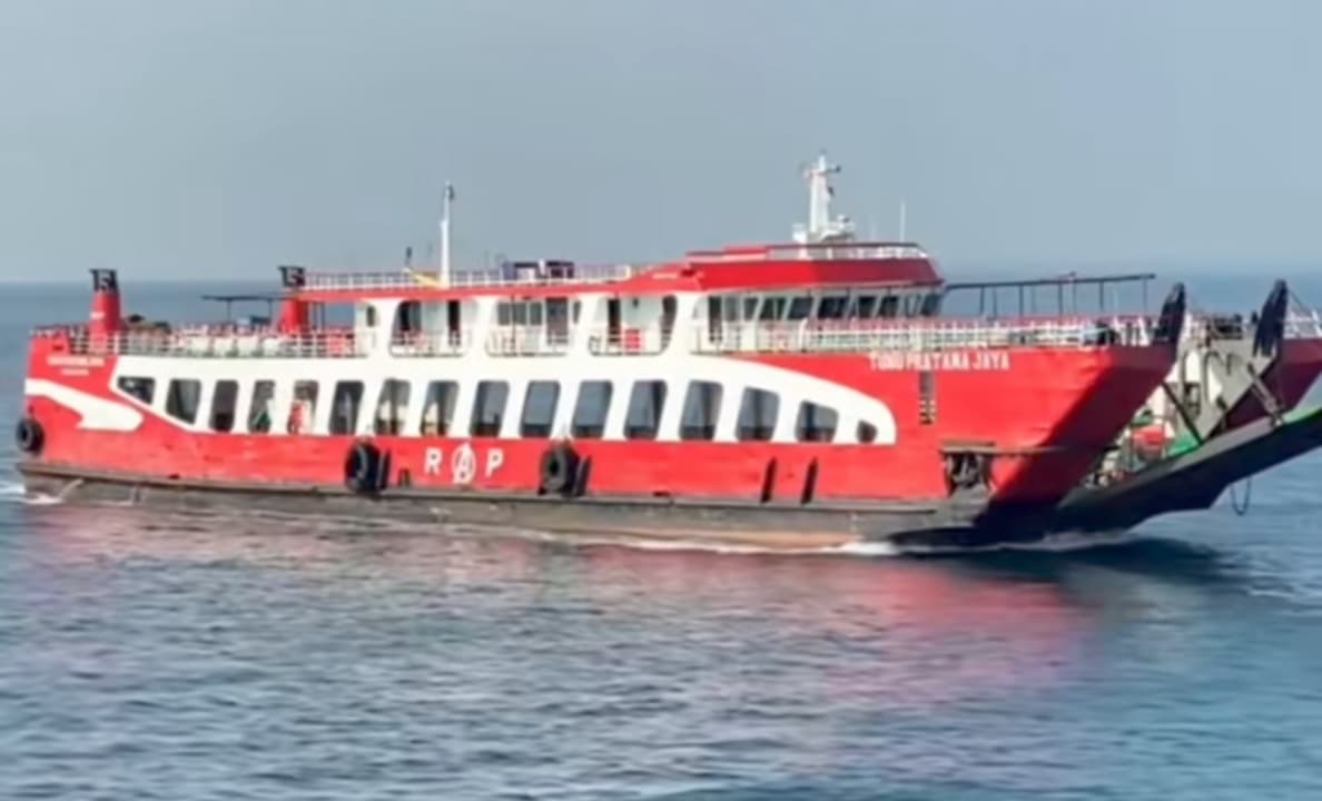 Kapal Tunu Pratama Jaya Tenggelam di Selat Bali, Bawa 65 Penumpang