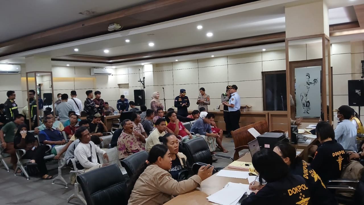 Gubernur Khofifah Bebaskan Biaya Pengobatan Korban KMP Tunu Pratama Jaya
