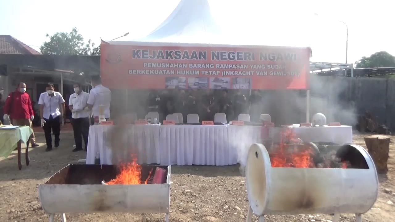 Kejari Ngawi Musnahkan Puluhan Gram Narkotika Dan Pil Koplo