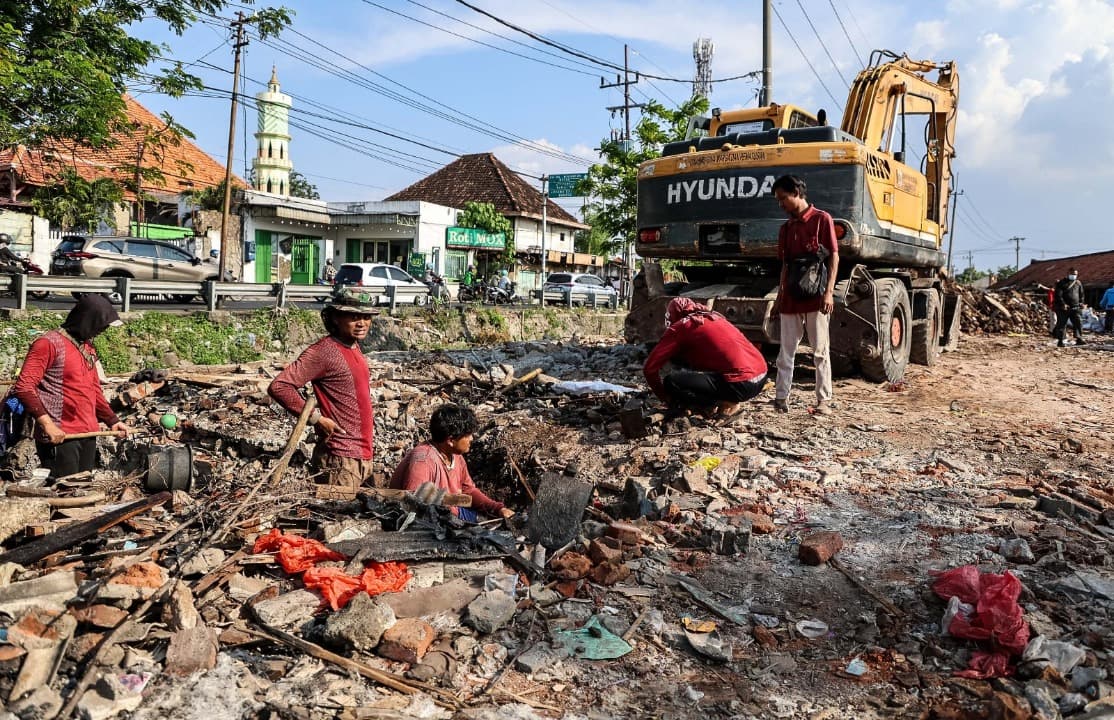 Mangkrak Sejak 2007, Kawasan Kumuh Tambang Boyo-Pacar Keling Akhirnya Dibersihkan Pemkot Surabaya