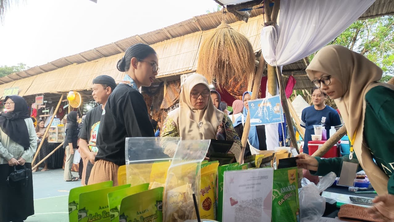 Pasar Krempyeng Resmi Dibuka di Festival Ronthek Pacitan 2025, Diserbu Ratusan Pengunjung