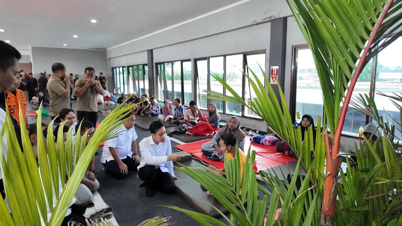 Wapres Gibran Temui Keluarga Korban KMP Tunu Pratama Jaya di Pelabuhan Ketapang Banyuwangi