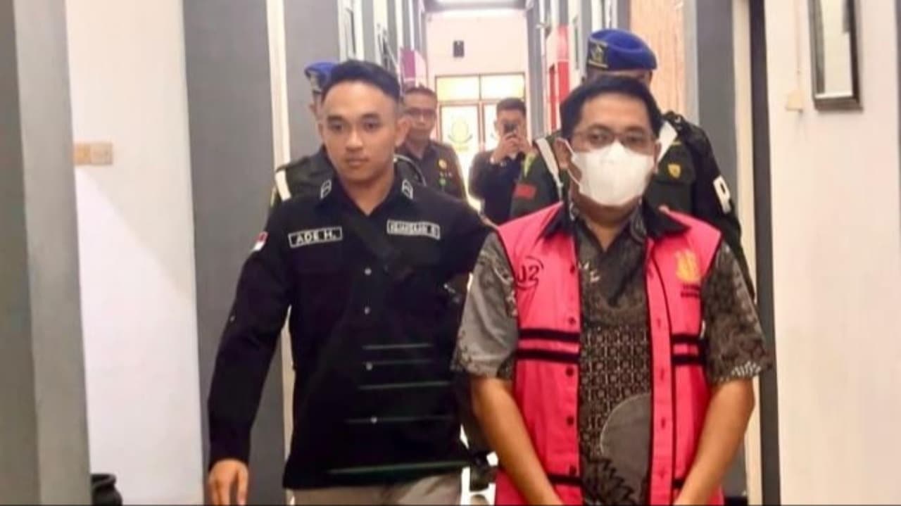 Rekanan Dinkes Kabupaten Mojokerto Dijebloskan ke Tahanan Kasus Korupsi Dana BLUD Puskesmas