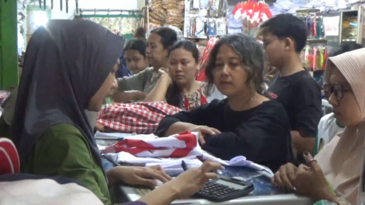 Tahun Ajaran Baru Penjualan Seragam Sekolah di Tulungagung Naik Hingga 20 Persen