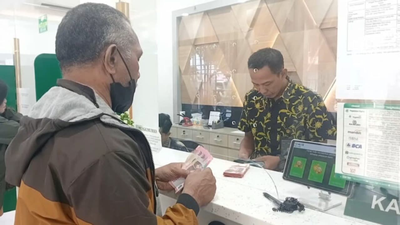 Tahun Ajaran Baru Pegadaian Tulungagung Dipadati Warga, Omzet Naik Hingga 20 Persen