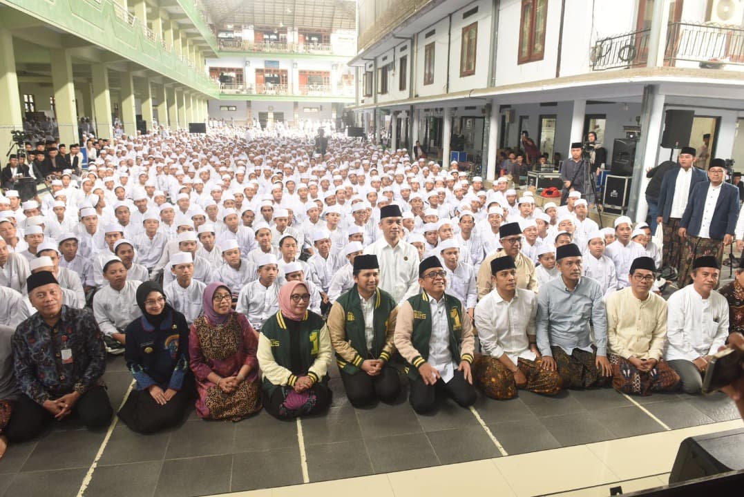 Mbak Wali Bersama Wagub Jatim Dampingi Menko PMK dan Menteri PPPA Tinjau PKG di Pondok Pesantren