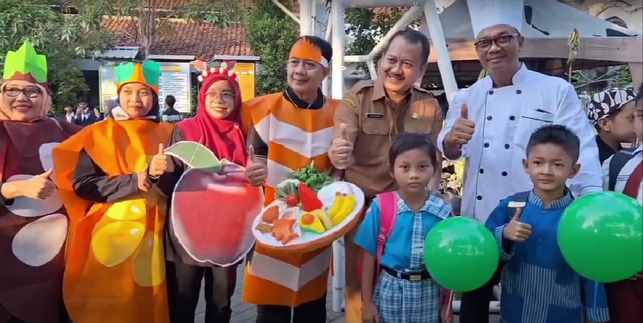 Sambut Murid Baru, SDN Kaliasin 1 Surabaya Tampil Menarik dengan Kostum Unik