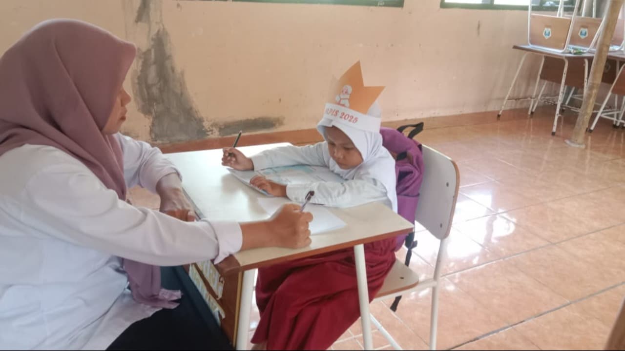 Ruang Kelas Rusak, SDN 372 di Pulau Bawean Gresik Hanya Dapat Satu Siswa