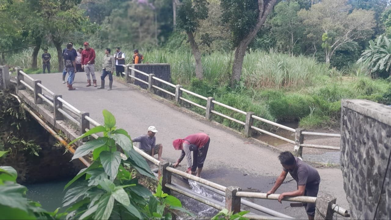 Jembatan Sungai Rusak, Pemkab Banyuwangi Segera Bangun Jembatan Darurat