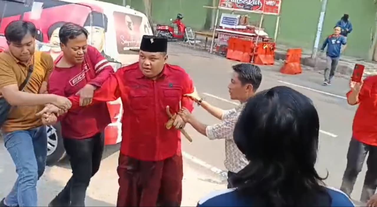 Diberhentikan dari Pengurus PDIP, Achmad Hidayat Ngamuk Tantang Armuji